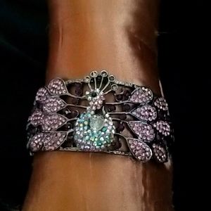 Bracelet with crystal peacock design